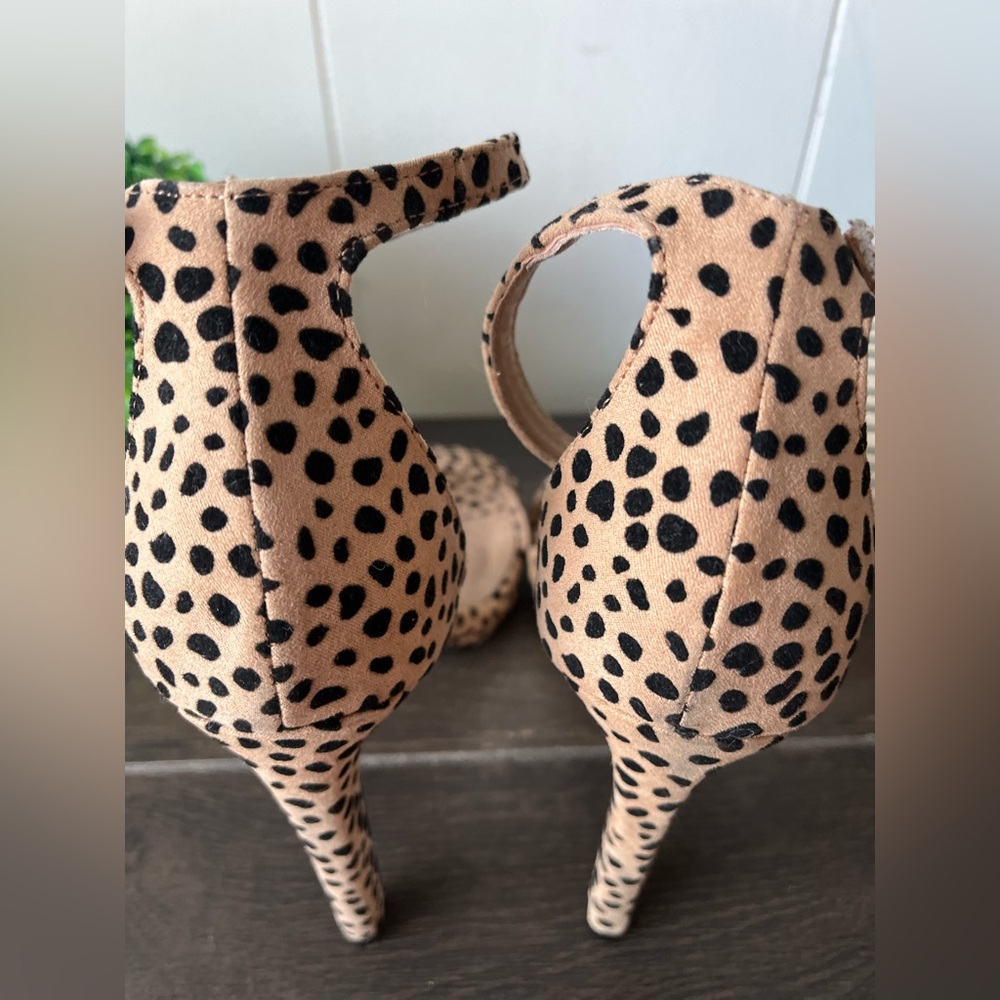 Qupid Faux Suede Cheetah Print Ankle Strap Heels Size 8 - Picture 8 of 13